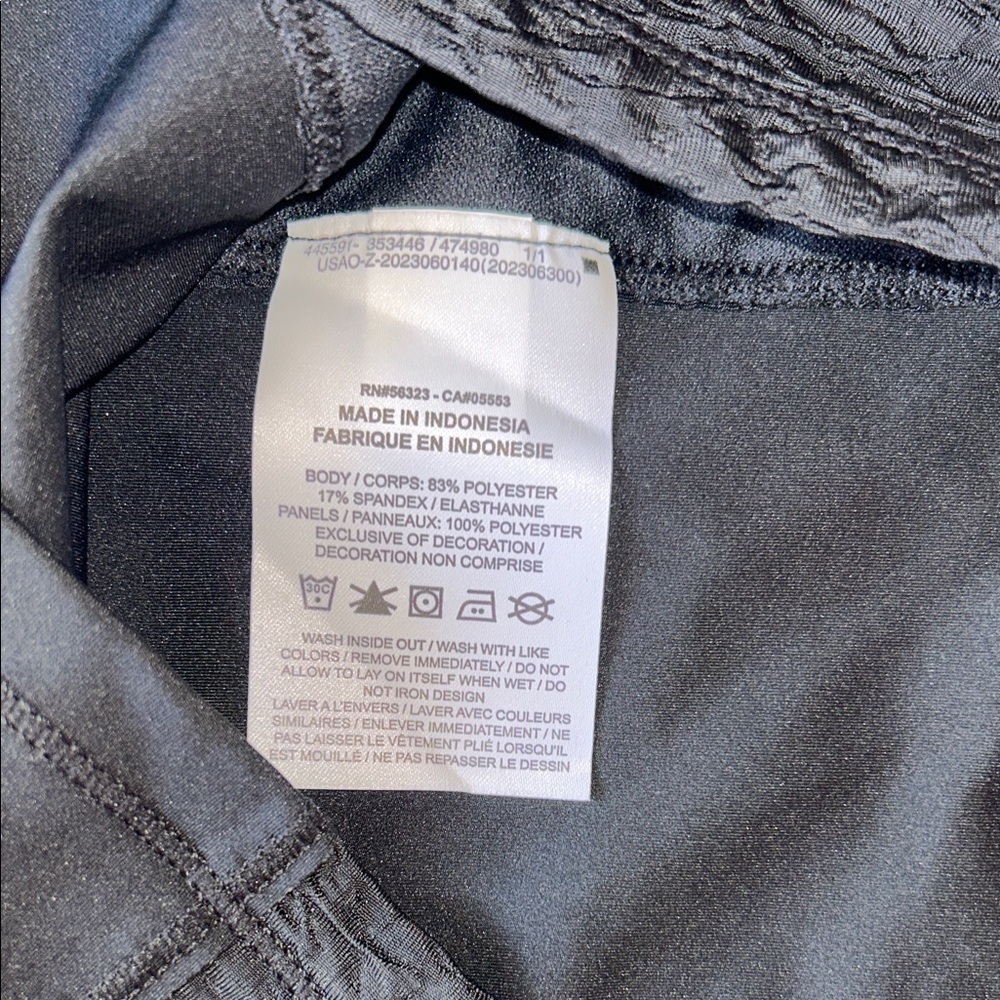 Nike Black Long-Sleeve Crop Trail Tee - Picture 7 of 15